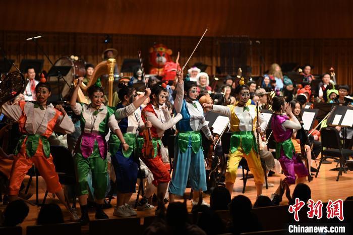 “音樂(lè)奇妙夜”西安上演歌者、樂(lè)手化身“卡通人”
