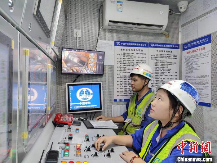 中國最大水壓、最大埋深海底隧道工程建設(shè)快速推進
