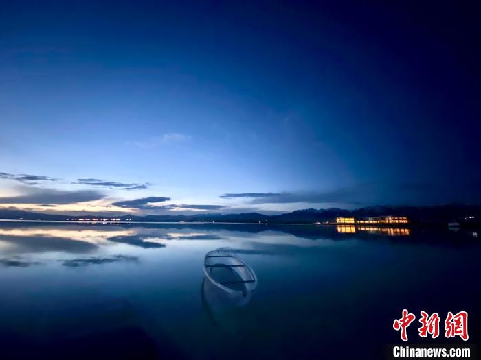圖為茶卡天空壹號(hào)景區(qū)。　李江寧 攝