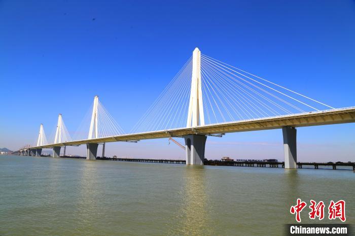 建設(shè)中的珠海金海特大橋?！∶蠎c虎 攝