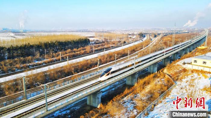 動(dòng)車組列車在運(yùn)行中?！」F提供