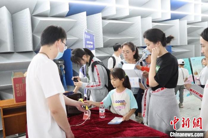 中科院聲學(xué)所公眾科學(xué)日活動(dòng)現(xiàn)場(chǎng)?！≈锌圃郝晫W(xué)所 供圖