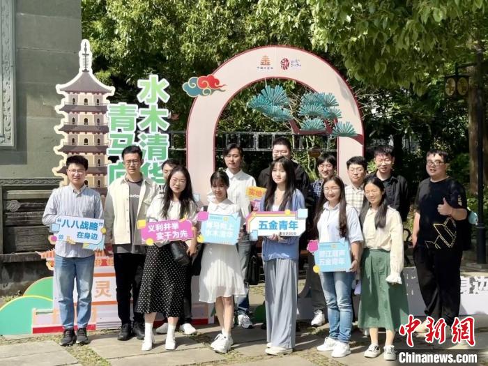 宣講團(tuán)成員在永康市合影?！吴晫?攝