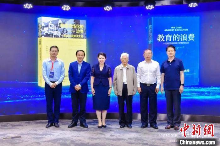 數(shù)智時(shí)代教育面臨怎樣的新機(jī)遇？專家：積極挖潛創(chuàng)新、謹(jǐn)慎應(yīng)對(duì)挑戰(zhàn)