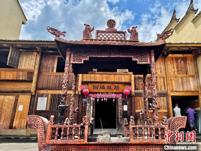 臺灣上趣開新團隊入駐古田縣平湖鎮(zhèn)端上村，以“圓瑛法師故里”為主題打造愛國禪意村?！吻汕?攝
