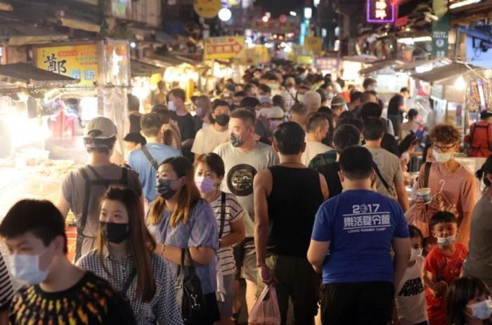 冰粉、雙皮奶、螺螄粉……臺(tái)網(wǎng)友發(fā)帖：臺(tái)灣街頭越來越多大陸小吃