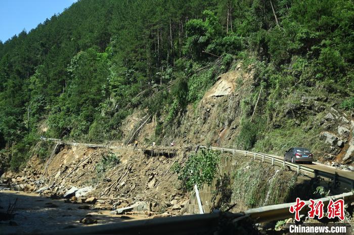 圖為重慶萬州受災地區(qū)。　陳超 攝