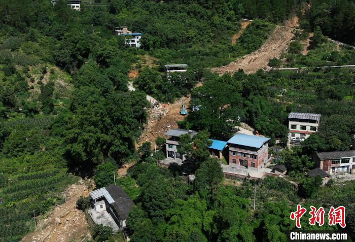 圖為航拍重慶萬州救援現(xiàn)場?！￡惓?攝