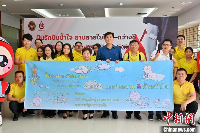 圖為泰王國駐南寧總領事館官員、泰國企業(yè)代表等在活動現(xiàn)場合影。　俞靖 攝