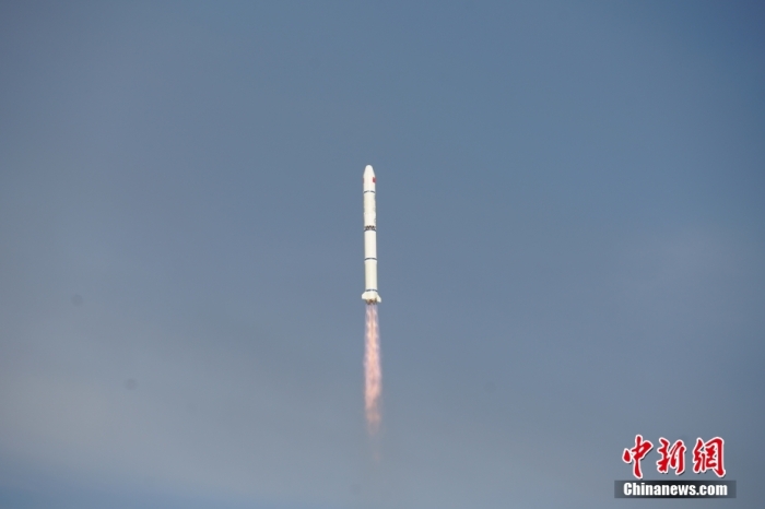 北京時間2023年8月9日6時53分，我國在太原衛(wèi)星發(fā)射中心使用長征二號丙運載火箭，成功將環(huán)境減災(zāi)二號06星發(fā)射升空，衛(wèi)星順利送入預(yù)定軌道，發(fā)射任務(wù)獲得圓滿成功。此次任務(wù)是長征系列運載火箭第482次飛行。馮陽 攝