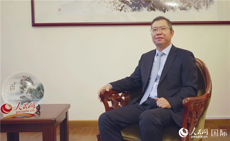 駐非盟使團(tuán)團(tuán)長胡長春大使接受人民網(wǎng)專訪。人民網(wǎng)記者 劉寧攝