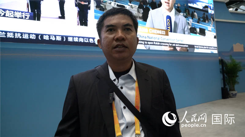 印尼《辛加朗綜合日報》記者班邦·蘇利斯提奧（Bambang Sulistio）與記者交談。人民網(wǎng) 楊春燕攝
