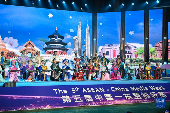 10月21日，在馬來西亞行政首都普特拉賈亞，演員在第五屆中國—東盟視聽周開幕活動上表演。新華社記者 程一恒 攝