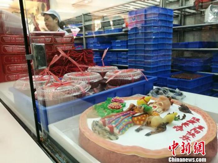 資料圖：等待銷售的重陽(yáng)糕?！＄娚?攝