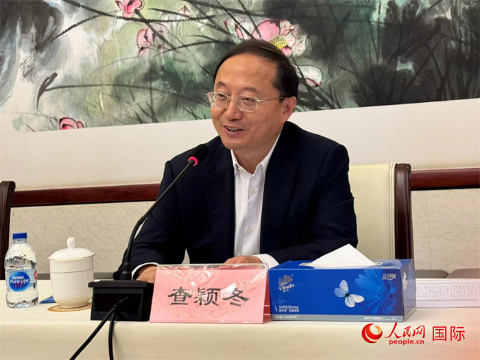 10月31日，蘇州市人民政府副市長查穎冬在第五屆中法文化論壇媒體吹風(fēng)會(huì)上講話。（人民網(wǎng) 謝瑩攝）