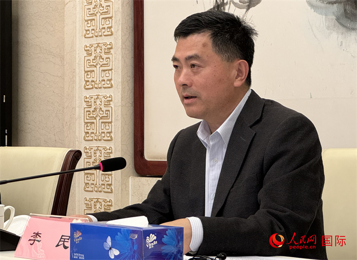 10月31日，歐美同學(xué)會(huì)秘書長李民在第五屆中法文化論壇媒體吹風(fēng)會(huì)上講話。（人民網(wǎng) 謝瑩攝）