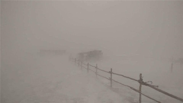 2023年11月4日，蒙古國部分省份發(fā)生暴風雪天氣。蒙古國緊急情況總局官網圖片