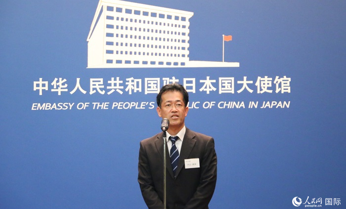 導(dǎo)師代表、東京大學(xué)教授內(nèi)山真伸發(fā)表致辭。人民網(wǎng) 許可攝