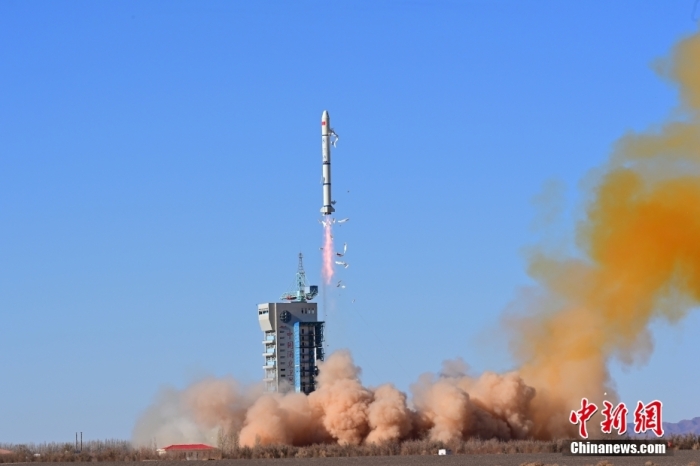 北京時間2023年11月16日11時55分，我國在酒泉衛(wèi)星發(fā)射中心使用長征二號丙運載火箭，成功將新一代海洋水色觀測衛(wèi)星發(fā)射升空，衛(wèi)星順利進入預定軌道，發(fā)射任務獲得圓滿成功。此次任務是長征系列運載火箭第497次飛行。汪江波 攝