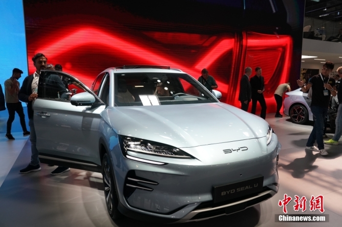 2023年德國國際汽車及智慧出行博覽會(IAA mobility)(亦簡稱慕尼黑國際車展)將于9月5日正式開幕。在9月4日舉行的媒體日，記者看到諸品牌紛紛攜“拳頭”產(chǎn)品亮相。圖為當(dāng)日比亞迪SEAL U在歐洲首秀。<a target='_blank' href='/'><p  align=