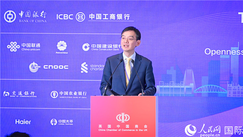英國中國商會會長、中國銀行倫敦分行行長方文建 致歡迎辭。人民網(wǎng) 郭錦標攝