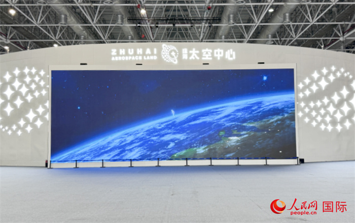 珠海太空中心是珠海市為發(fā)揮中國航展品牌效應(yīng)和帶動(dòng)效應(yīng)而打造的“永不落幕的航展”。人民網(wǎng)記者 張麗鷗攝