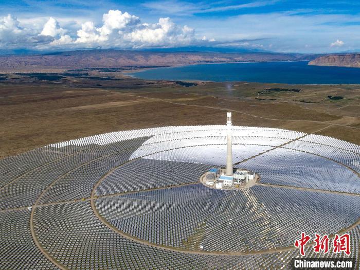 資料圖：光伏發(fā)電園區(qū)一隅。張進(jìn)剛 攝