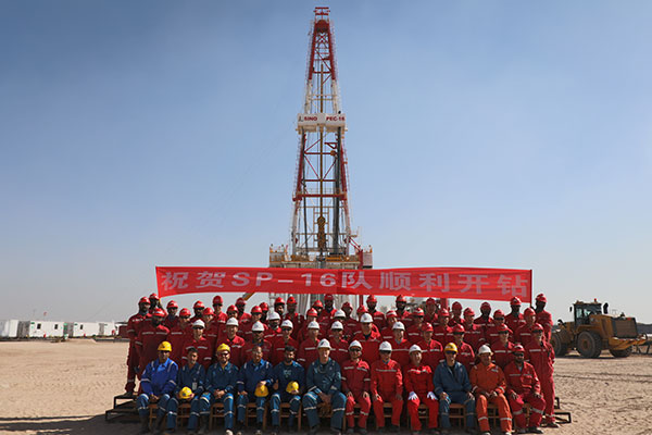 12月25日，中石化國工科威特分公司SINOPEC-16隊在科威特北部油區(qū)順利開鉆。中石化供圖