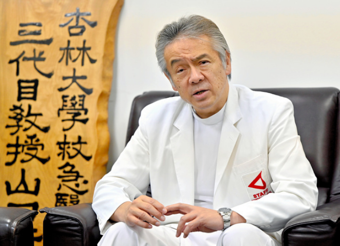 日本杏林大學(xué)醫(yī)學(xué)部教授山口芳裕。（圖片來(lái)源：《朝日新聞》）