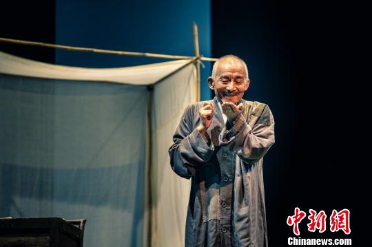 游本昌《弘一法師·最后之勝利》劇照。游思涵 攝