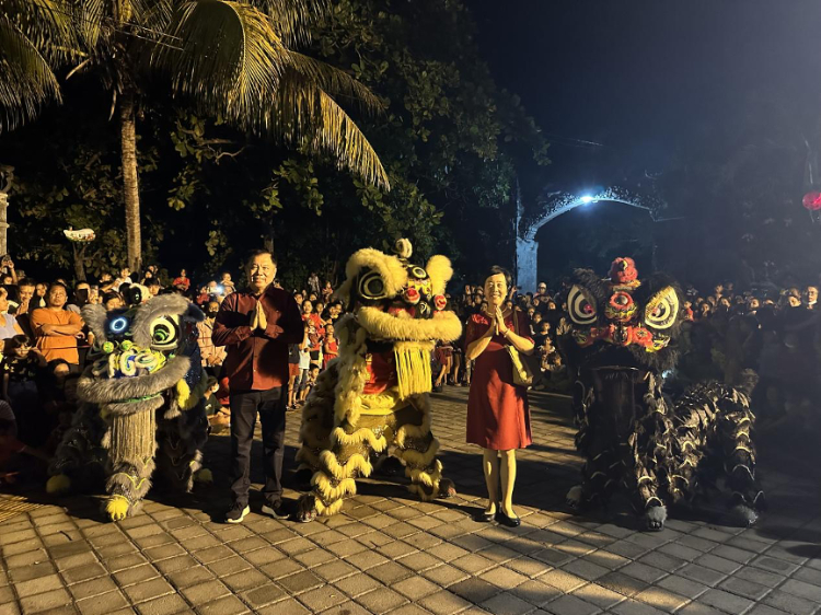 舞獅表演。巴陵康孔子學(xué)院供圖
