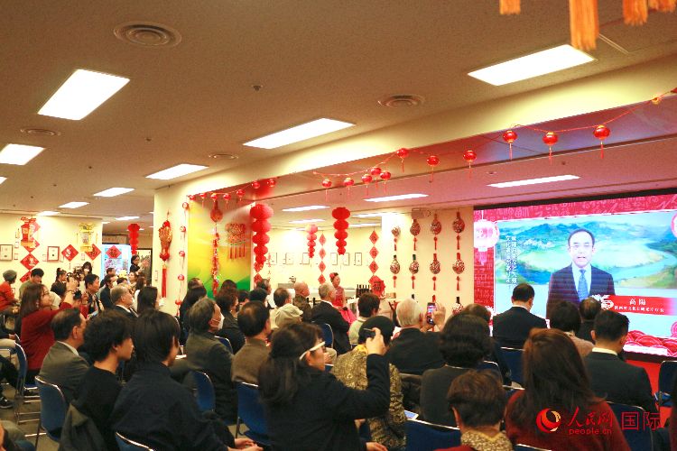 2月9日，“喜迎龍年·品味陜西”——2024新春迎福（展）聯(lián)歡會暨陜西文化年在東京中國文化中心拉開帷幕。人民網(wǎng) 許可攝