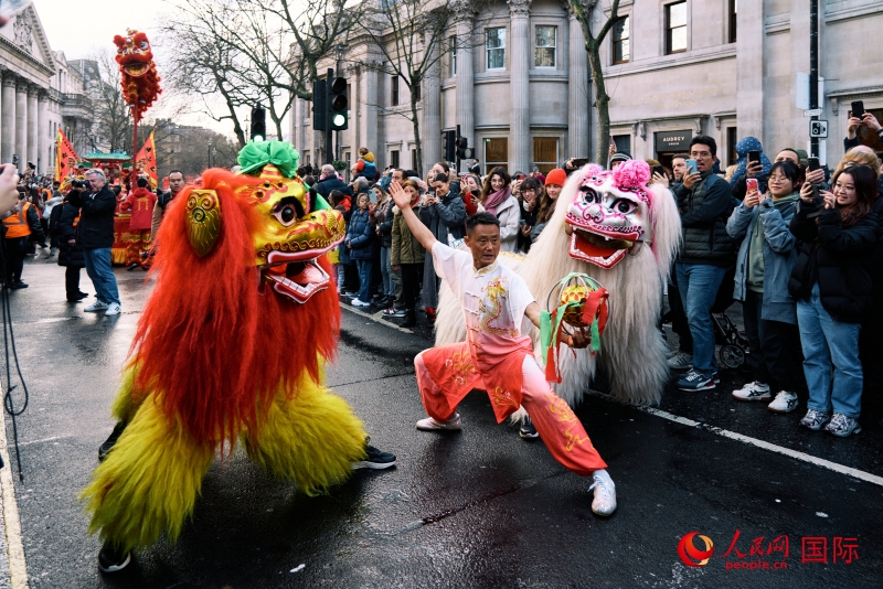 倫敦新春慶典現(xiàn)場。人民網(wǎng) 郭錦標(biāo)、楊浩鵬攝
