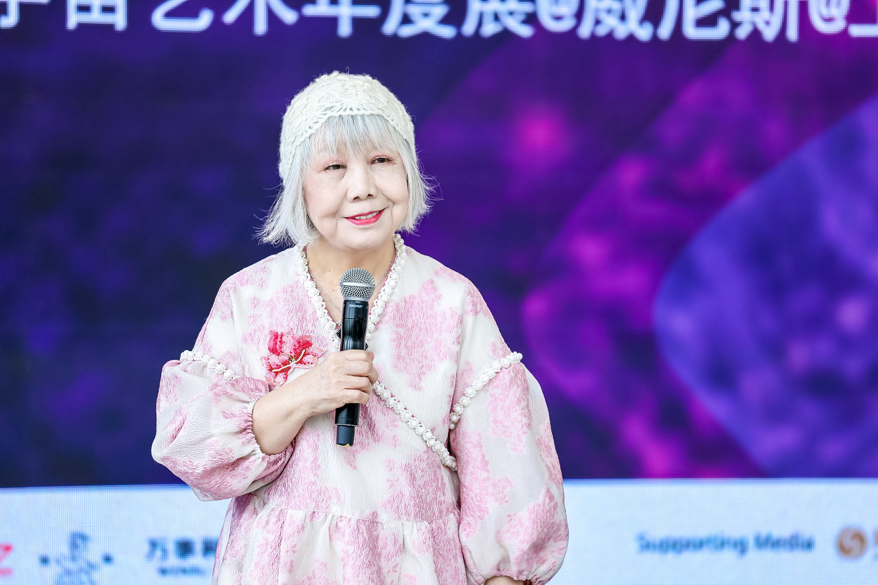 圖3：資深策展人、藝評家、臺北實踐大學教授陸蓉之致辭（圖片：鳳凰中心）