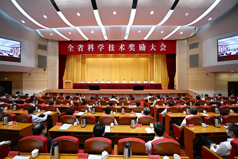 圖為江蘇省科學(xué)技術(shù)獎勵大會現(xiàn)場。吳勝攝
