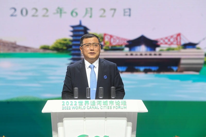 揚(yáng)州市委常委、常務(wù)副市長陳鍇竑作推介發(fā)言。邵丹攝