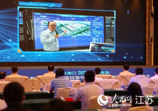 圖為浦口區(qū)集成電路企業(yè)介紹智能制造系統(tǒng)。浦口區(qū)委宣傳部供圖