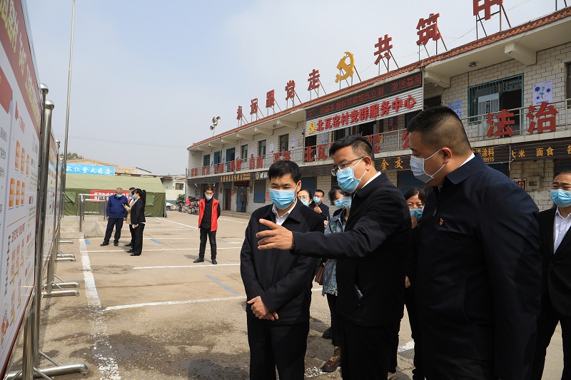 張農(nóng)壽在晉源街道北瓦窯村調研抓黨建促基層治理能力提升專項行動落實工作。