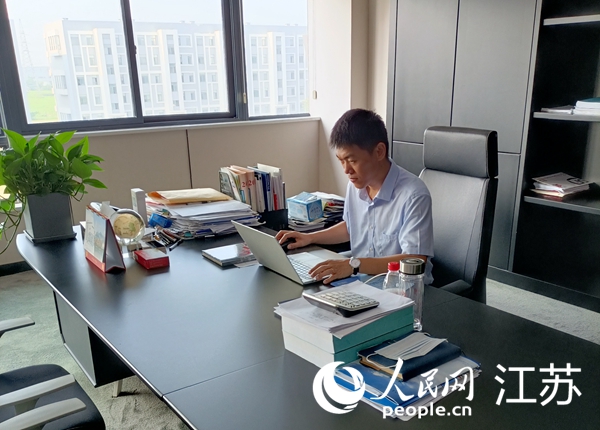 江蘇海安市2021年引進的高端人才朱涼偉博士。人民網記者 王繼亮攝