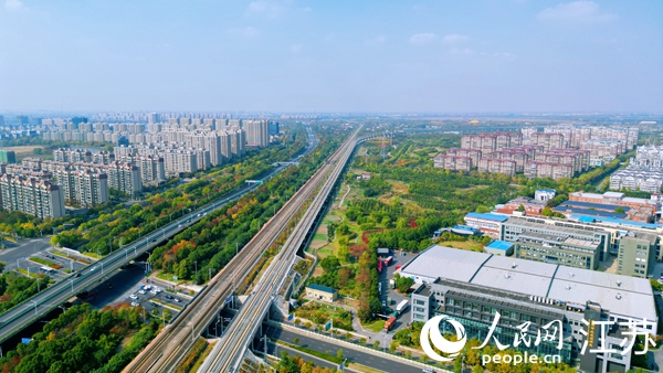 航拍幸福街道。人民網(wǎng)記者 王繼亮攝
