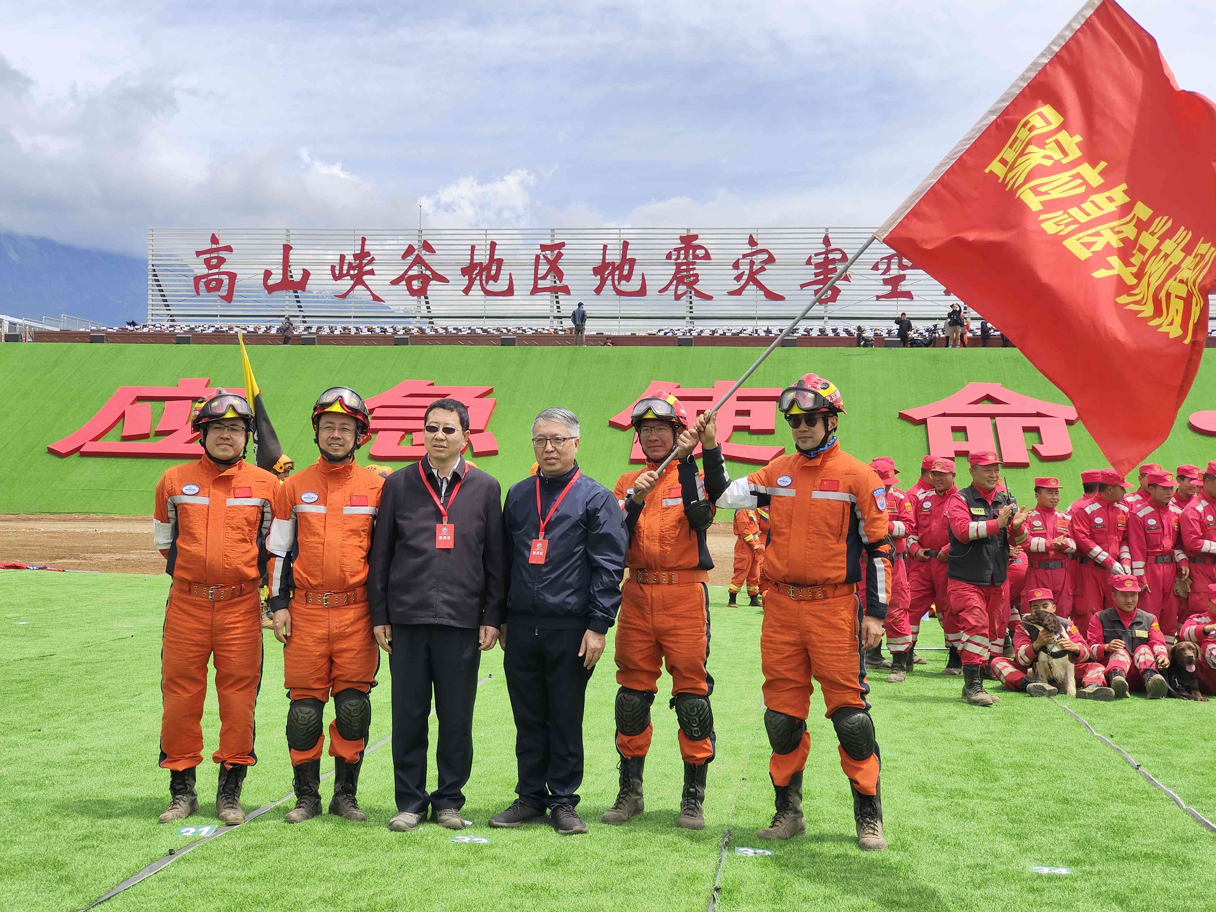 呂國忠以總領隊身份，帶領國家應急醫(yī)學救援隊演練。受訪者供圖
