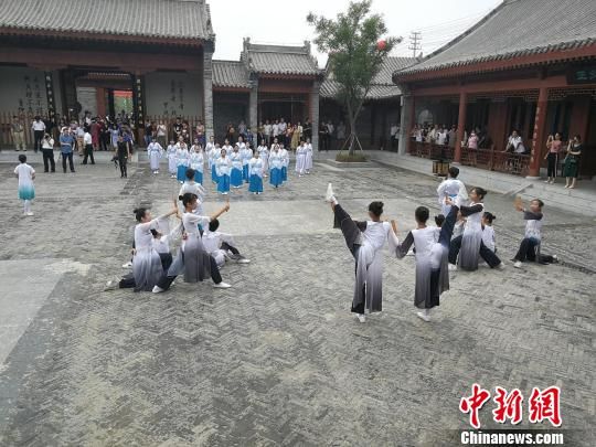 誦讀國學經典展演?！⊥貔i 攝