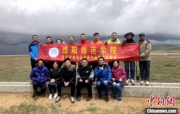 圖為綜合考察團野外調(diào)查組在西藏安多縣。西藏那曲市林業(yè)和草原局供圖