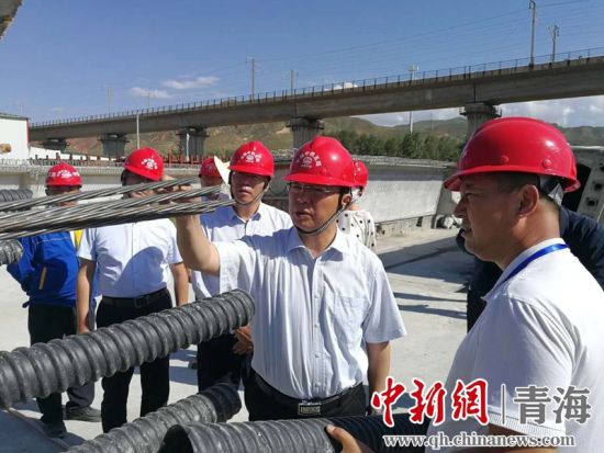 圖為生態(tài)環(huán)保專項督查現(xiàn)場。 孫舒亞攝
