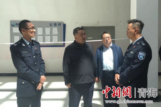 圖為生態(tài)環(huán)保專項督查現(xiàn)場。 孫舒亞攝