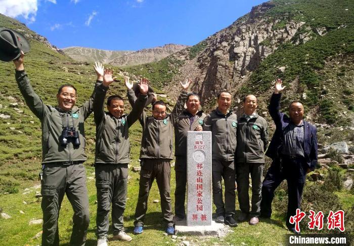 圖為管護員們難得的一次合影。受訪者供圖