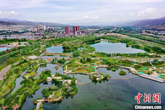西北城市西寧立生態(tài)文明高地新典范：“一城山水、百園千姿”