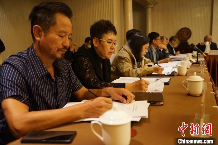 圖為座談會(huì)現(xiàn)場(chǎng)?！∨擞隄?攝