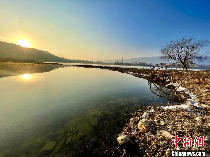 圖為青海省化隆縣黃河濕地景色?！±钣穹?攝