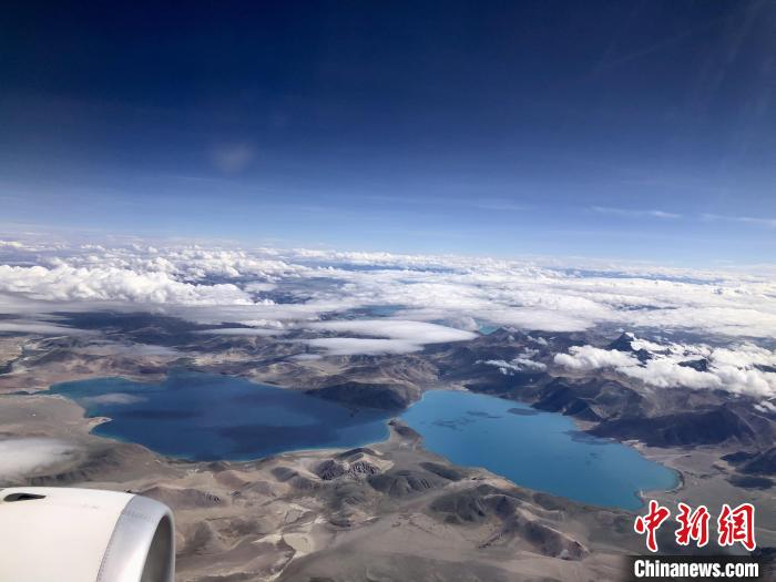 西藏阿里到拉薩航班途經(jīng)的高原湖泊?！?lt;a target='_blank' href='/'><p  align=